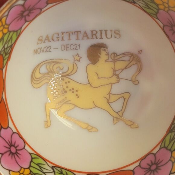Chinese Antique Zodiac Sagittarius Hand painted Gold Trimmed Mini Porcelain Bowl - Picture 2 of 10